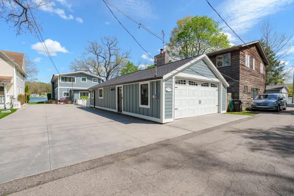 $1,990,000 | 279 South Gull Lake Drive, Richland, MI 49083