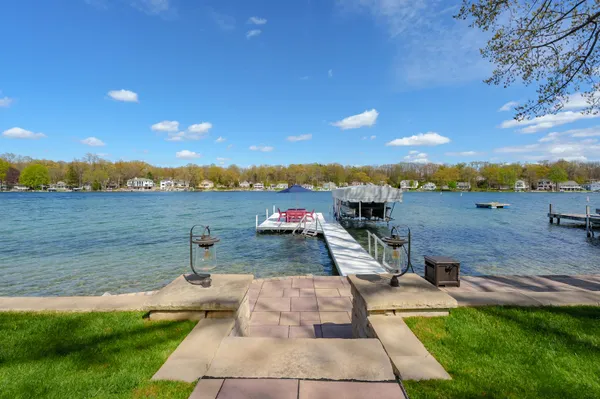 $1,990,000 | 279 South Gull Lake Drive, Richland, MI 49083