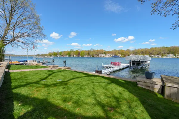 $1,990,000 | 279 South Gull Lake Drive, Richland, MI 49083