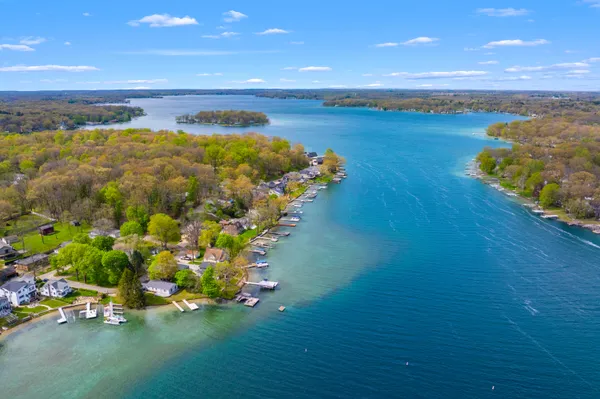 $1,990,000 | 279 South Gull Lake Drive, Richland, MI 49083