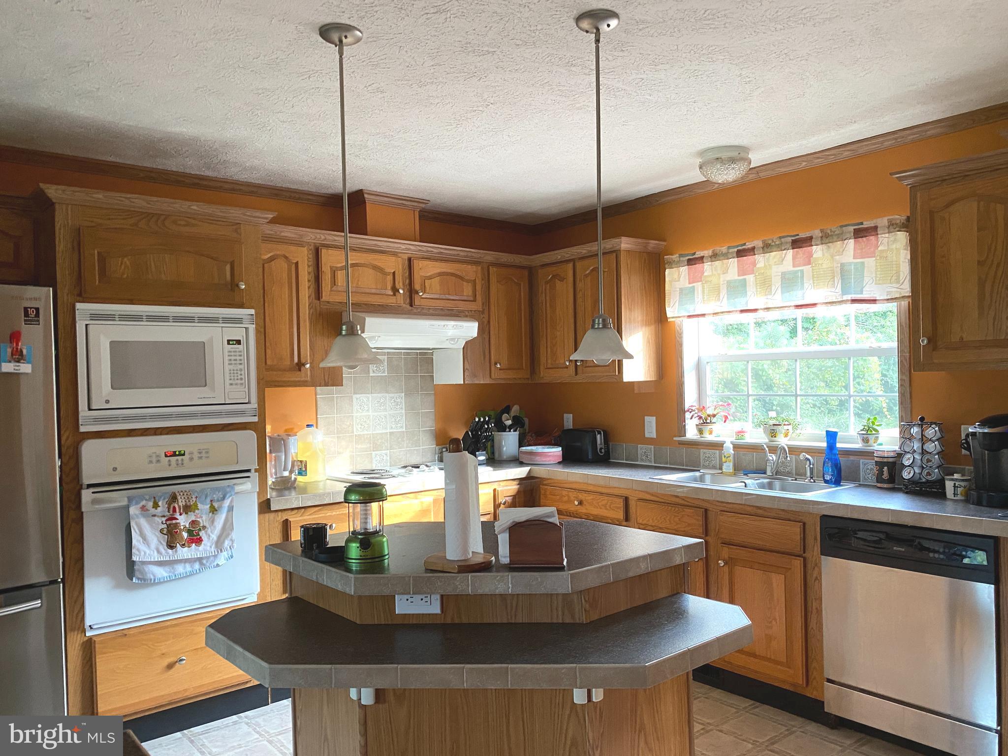 23381 Ninetown Road Ridgely, MD 21660 - Photo 6 of 21 Large Kitchen
