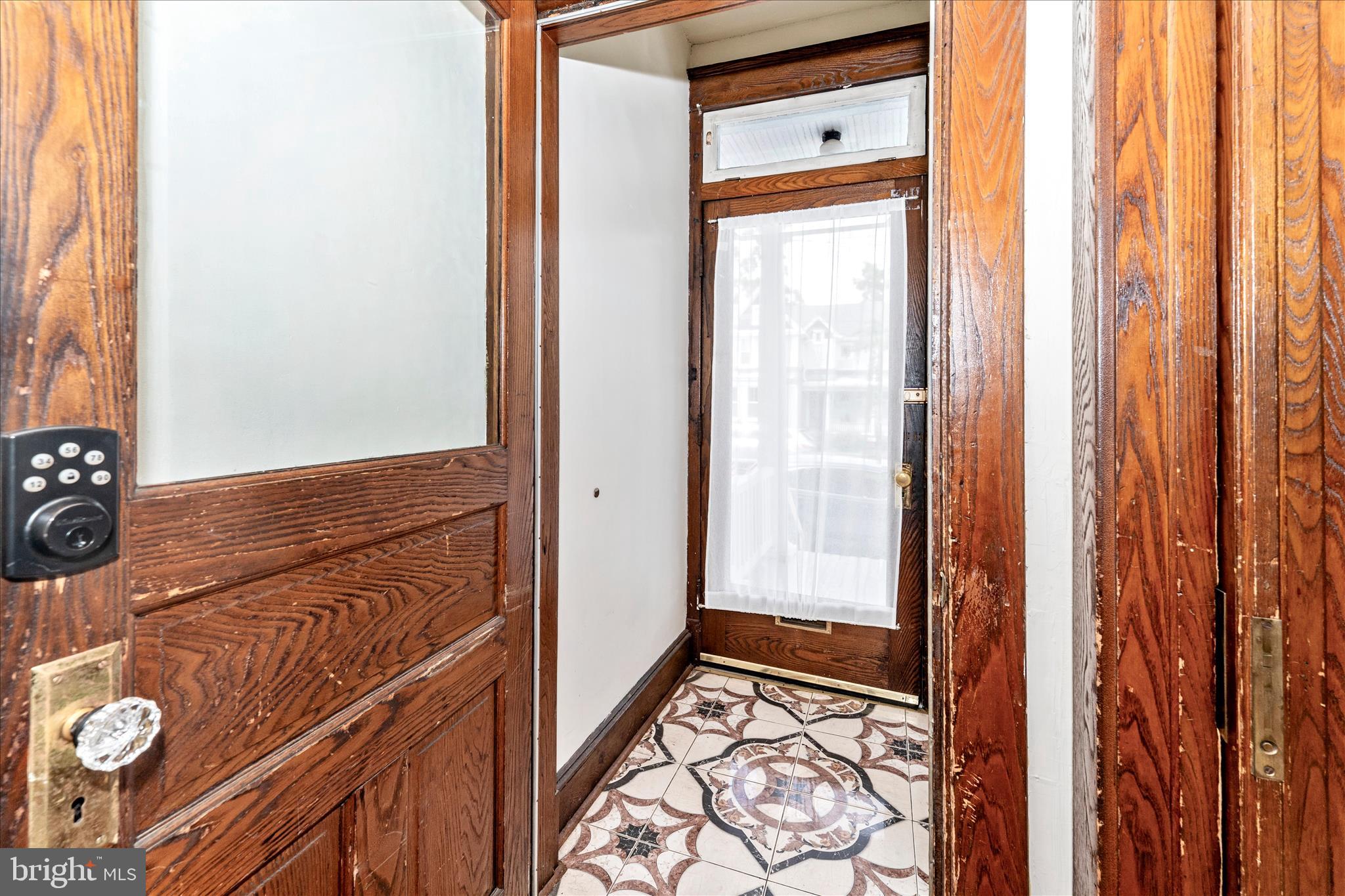 276 West 5th Street Frederick, MD 21701 - Photo 2 of 58 View to the spectacular vestibule