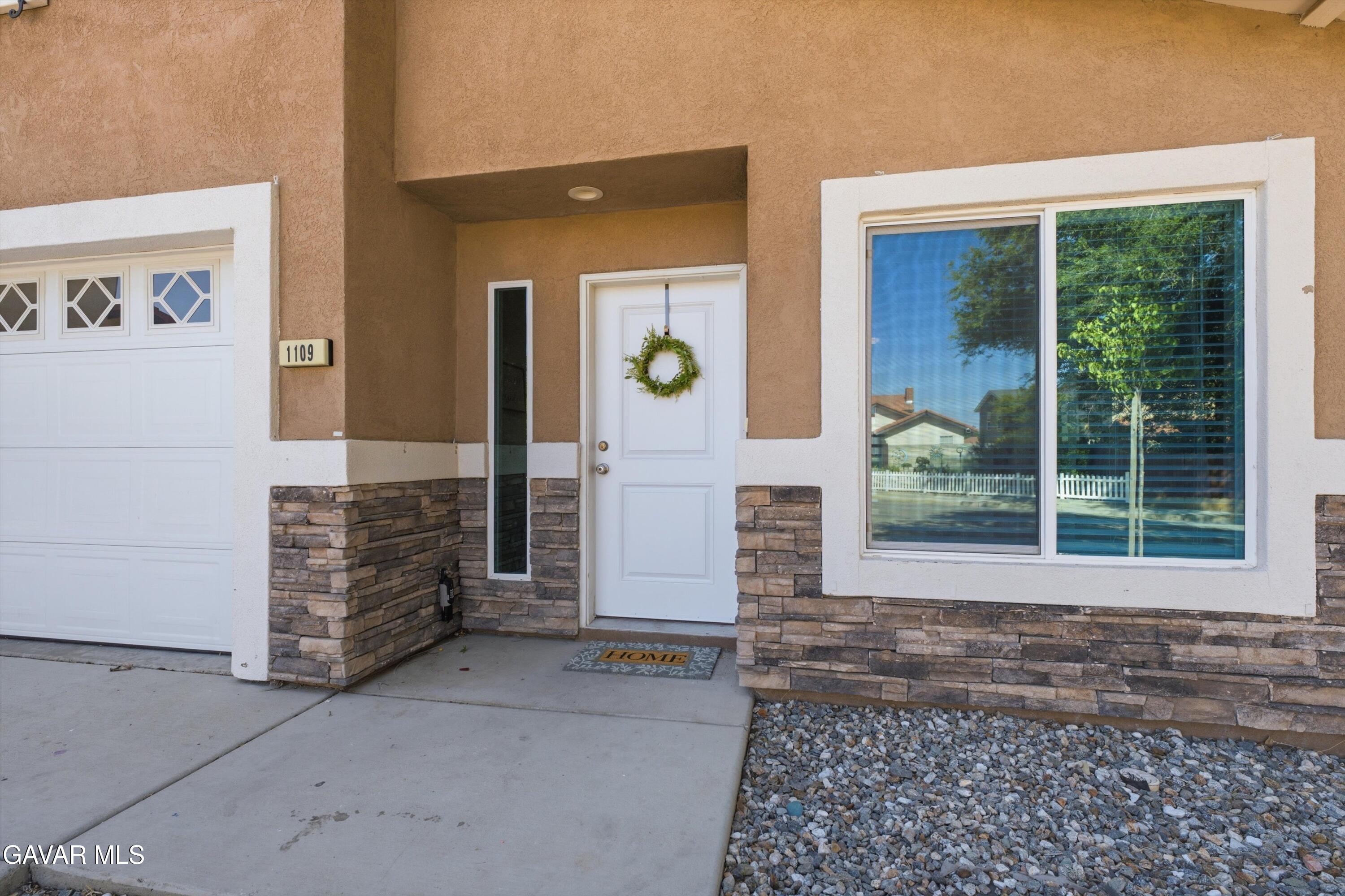 1109 Elm Street Tehachapi, CA 93561 - Photo 2 of 29 02-JYP08807