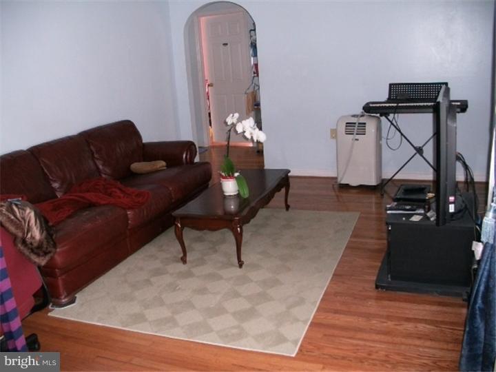 501 East Evesham Road Voorhees, NJ 08043 - Photo 4 of 19 Living Room