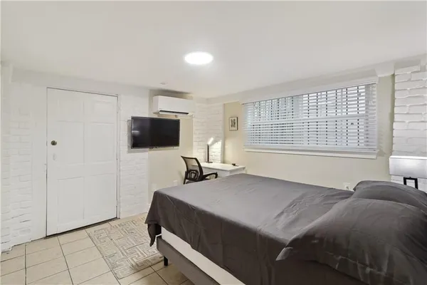 $1,800 | 1432 Melpomene Street, New Orleans, LA 70130