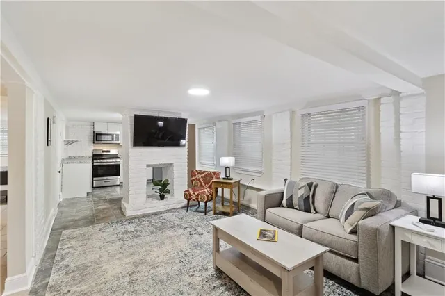 $1,875 | 1432 Melpomene Street, New Orleans, LA 70130