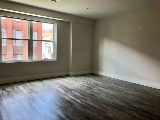 $2,500 | 316 Shrewsbury Street, Unit 3W, Worcester, MA 01604