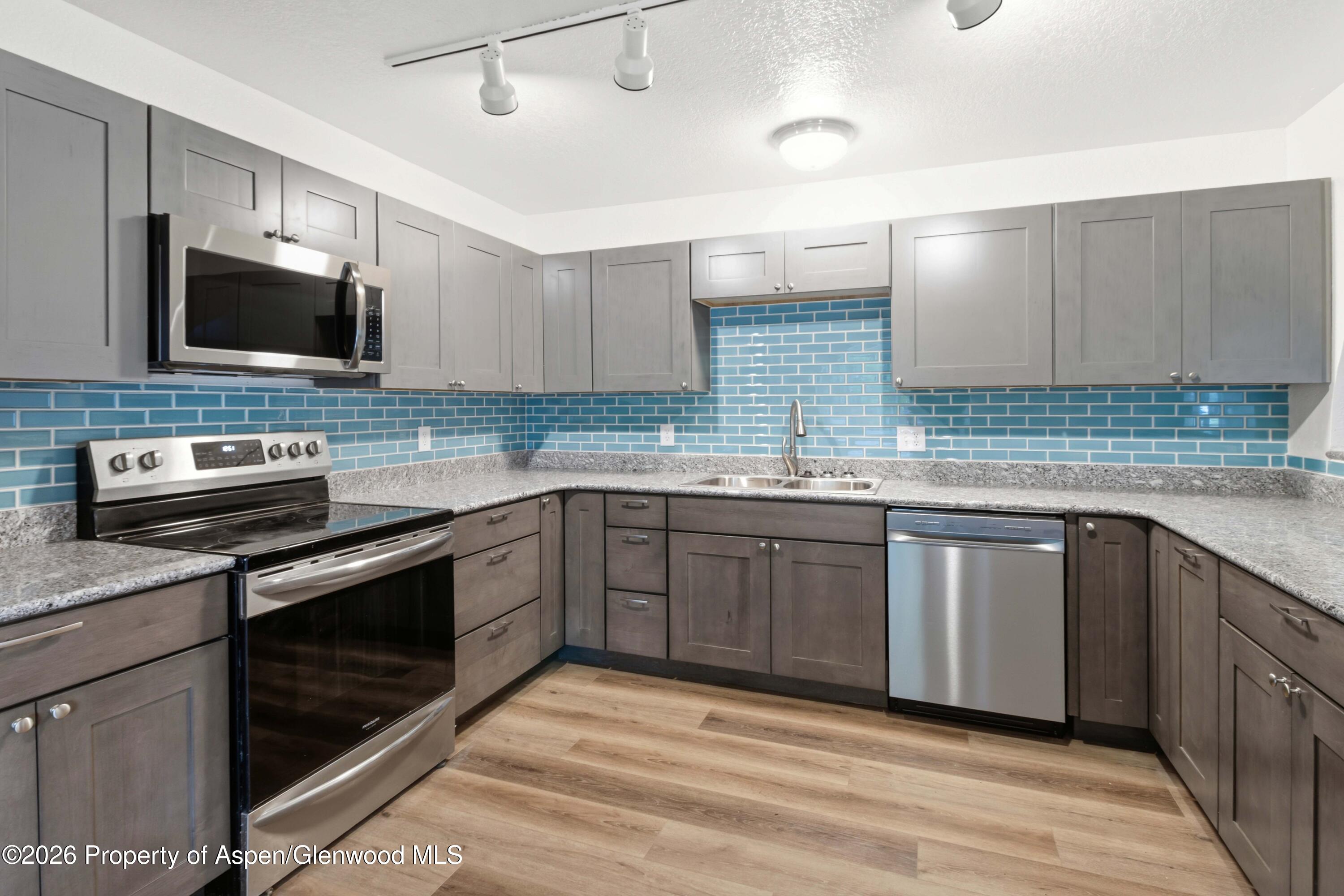 1102 Valley View Road Glenwood Springs, CO 81601 - Photo 11 of 30 18