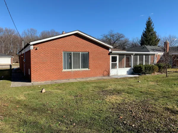 $299,900 | 33633 Swan Drive, Sterling Heights, MI 48312