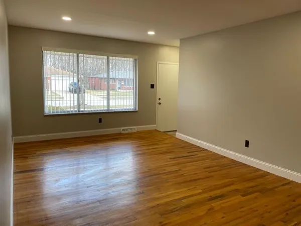 $299,900 | 33633 Swan Drive, Sterling Heights, MI 48312