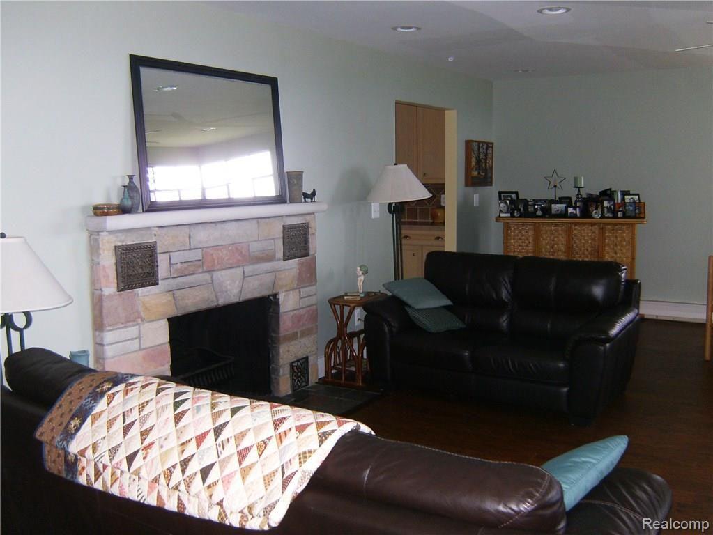 4371 Lakeshore Road Lexington, MI 48450 - Photo 13 of 40 13.jpg