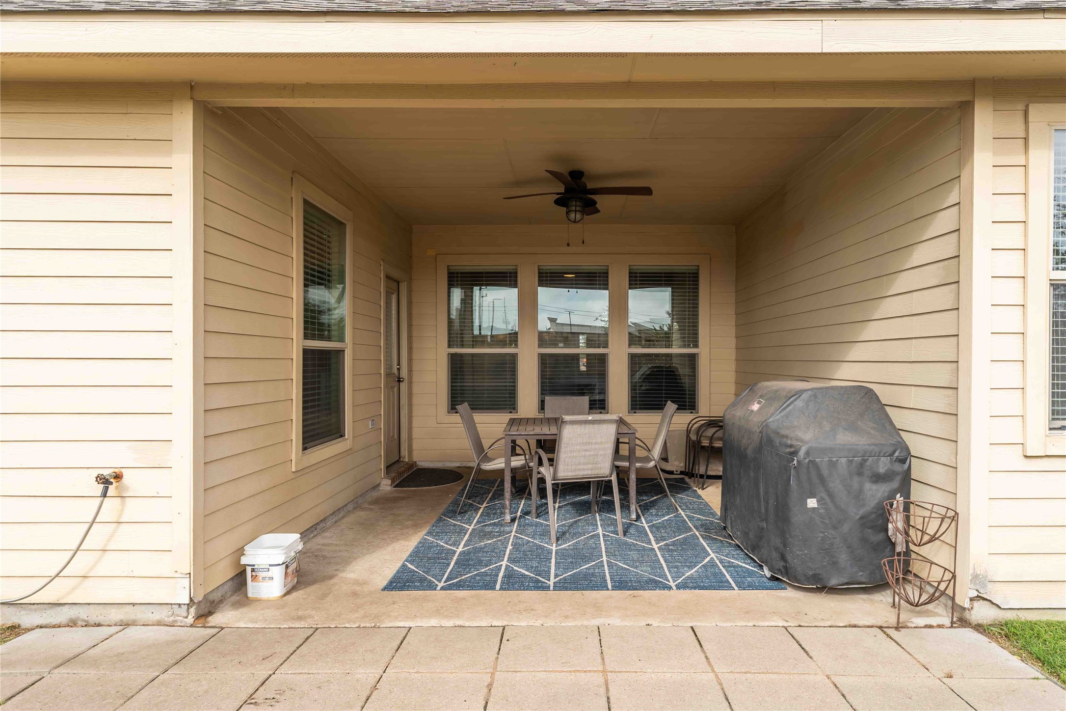 2502 Tiger Eye Drive Rosharon, TX 77583 - Photo 26 of 29 Covered patio to sit and enjoy some good ol' relaxation. Great for entertaining as well.