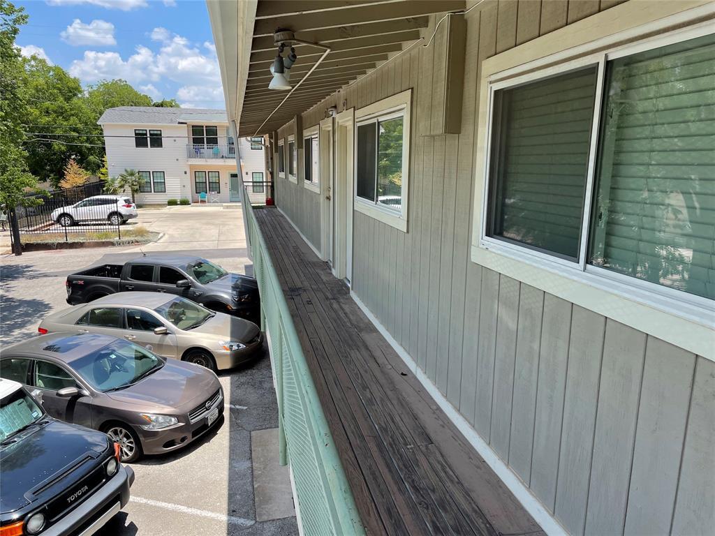 304 East 33rd Street, Unit 20 Austin, TX 78705 - Photo 8 of 12 a balcony view with sitting space