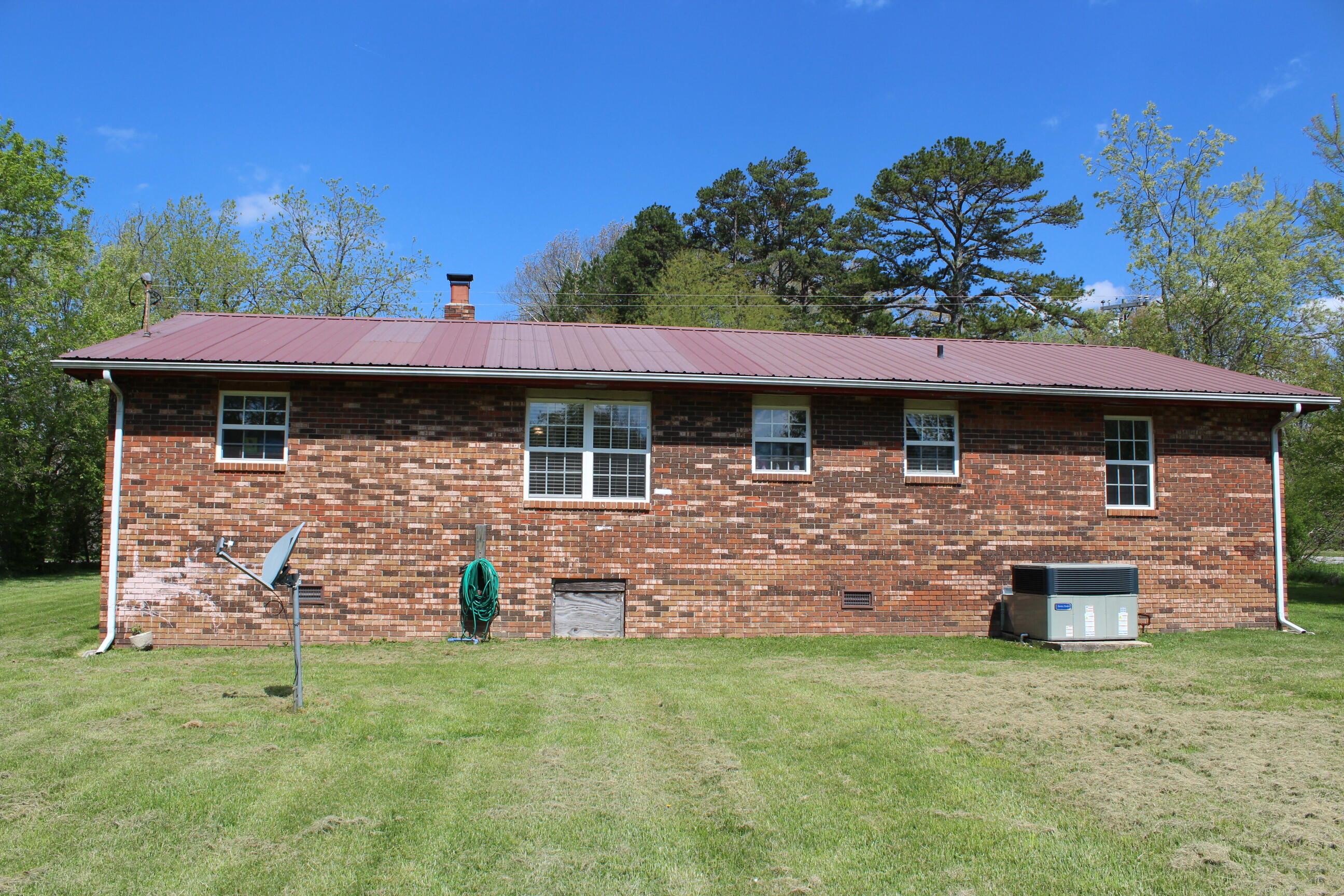 1018 West Hill Road Jamestown, TN 38556 - Photo 3 of 14 003