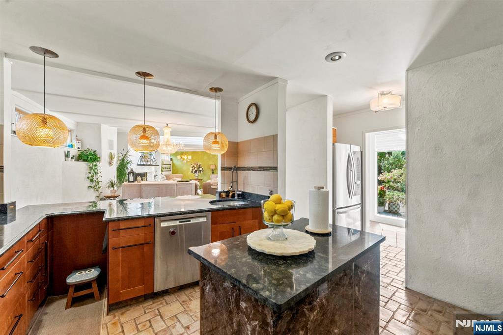 387 Spring Valley Road Paramus, NJ 07652 - Photo 15 of 50 Gallery Image 15