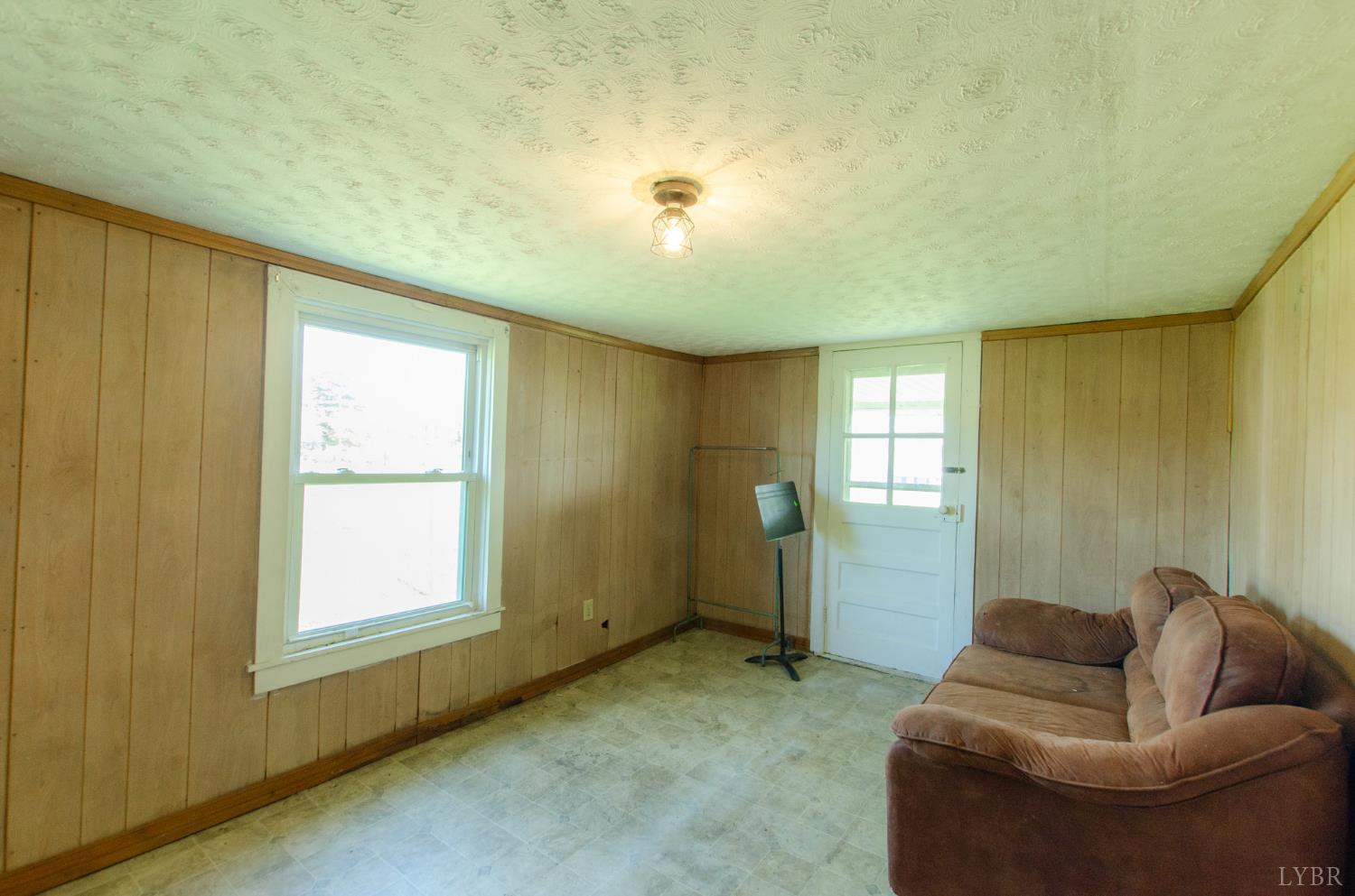 957 Blue Ridge Drive Gretna, VA 24557 - Photo 14 of 31