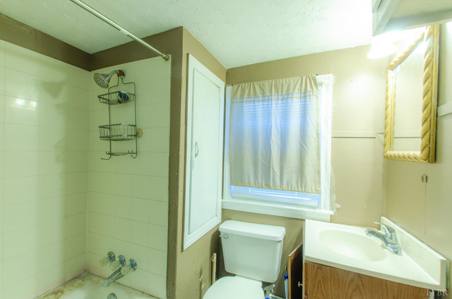 957 Blue Ridge Drive Gretna, VA 24557 - Photo 17 of 31