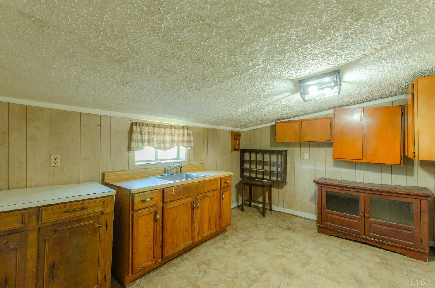 957 Blue Ridge Drive Gretna, VA 24557 - Photo 18 of 31