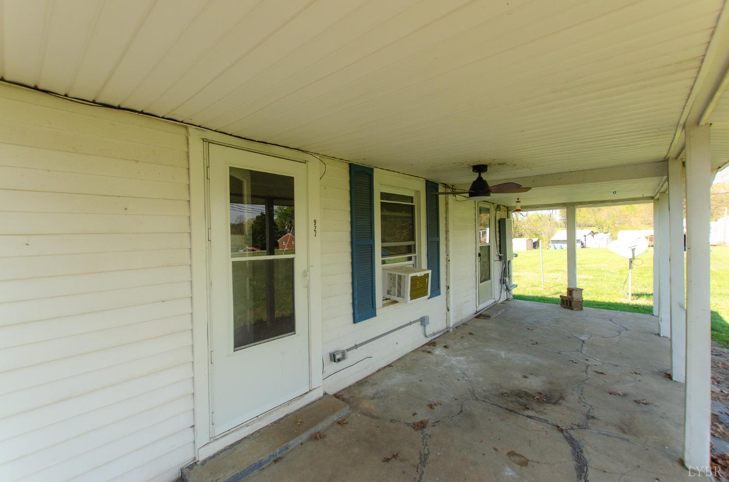 957 Blue Ridge Drive Gretna, VA 24557 - Photo 7 of 31