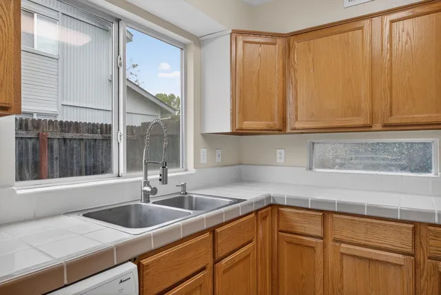$299,950 | 525 Samuel Way, Sacramento, CA 95838