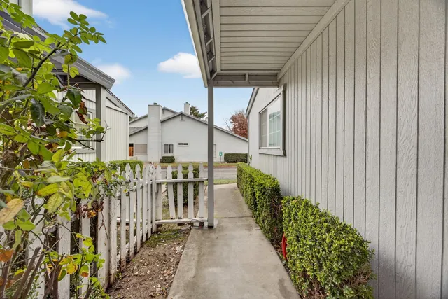 $299,950 | 525 Samuel Way, Sacramento, CA 95838