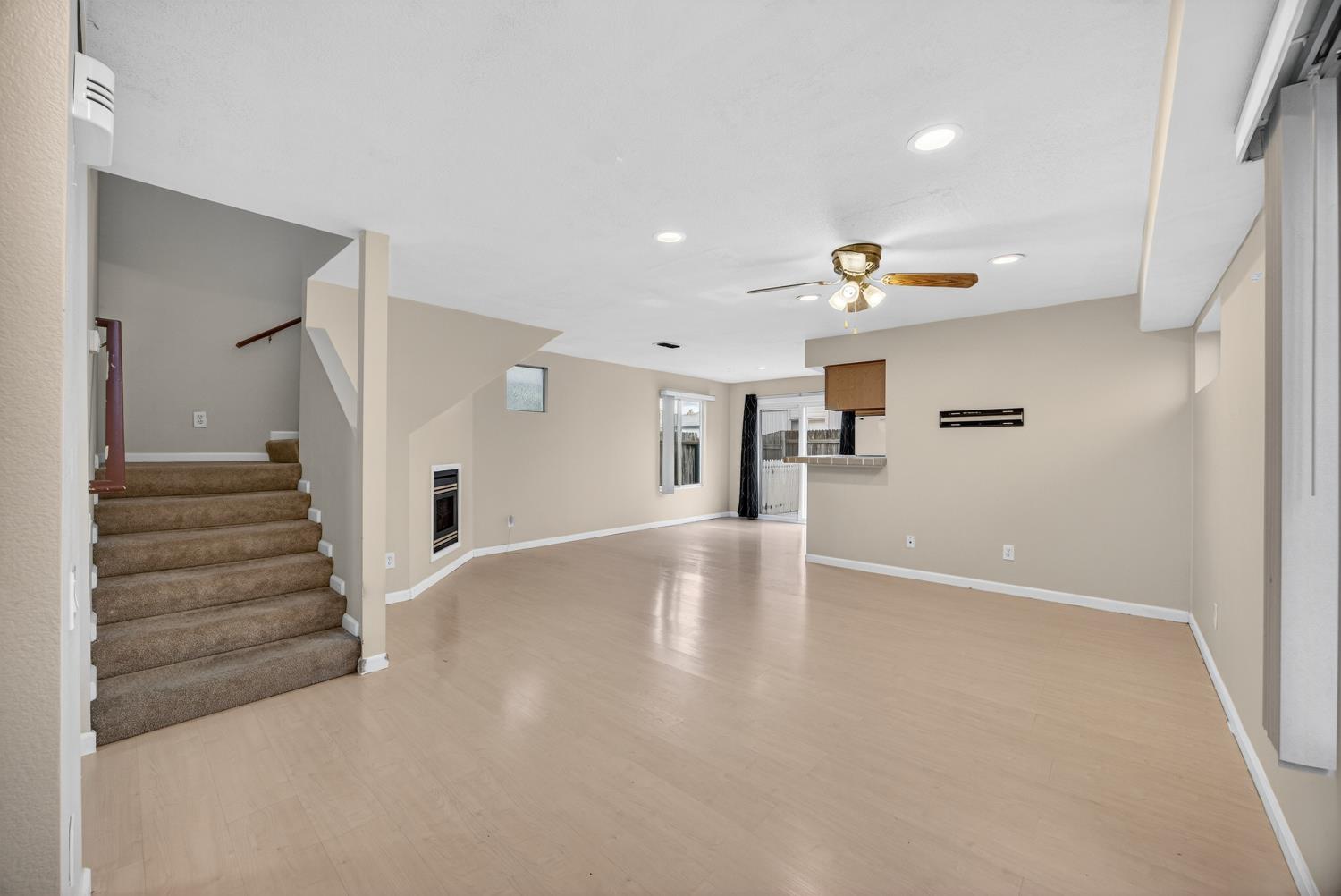 525 Samuel Way Sacramento, CA 95838 - Photo 4 of 56