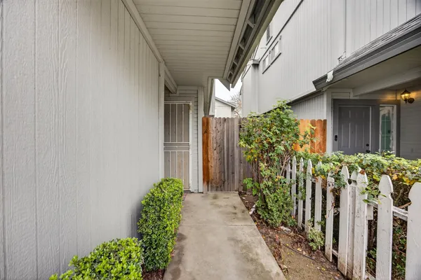 $310,000 | 525 Samuel Way, Sacramento, CA 95838
