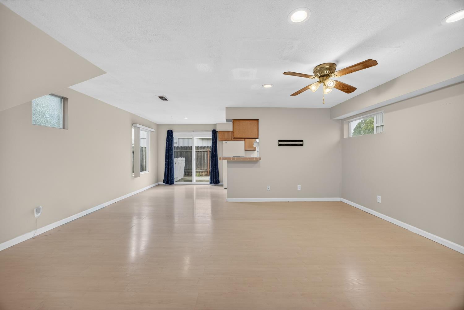525 Samuel Way Sacramento, CA 95838 - Photo 5 of 56