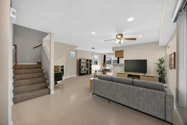 $310,000 | 525 Samuel Way, Sacramento, CA 95838