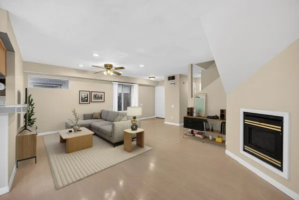 $310,000 | 525 Samuel Way, Sacramento, CA 95838