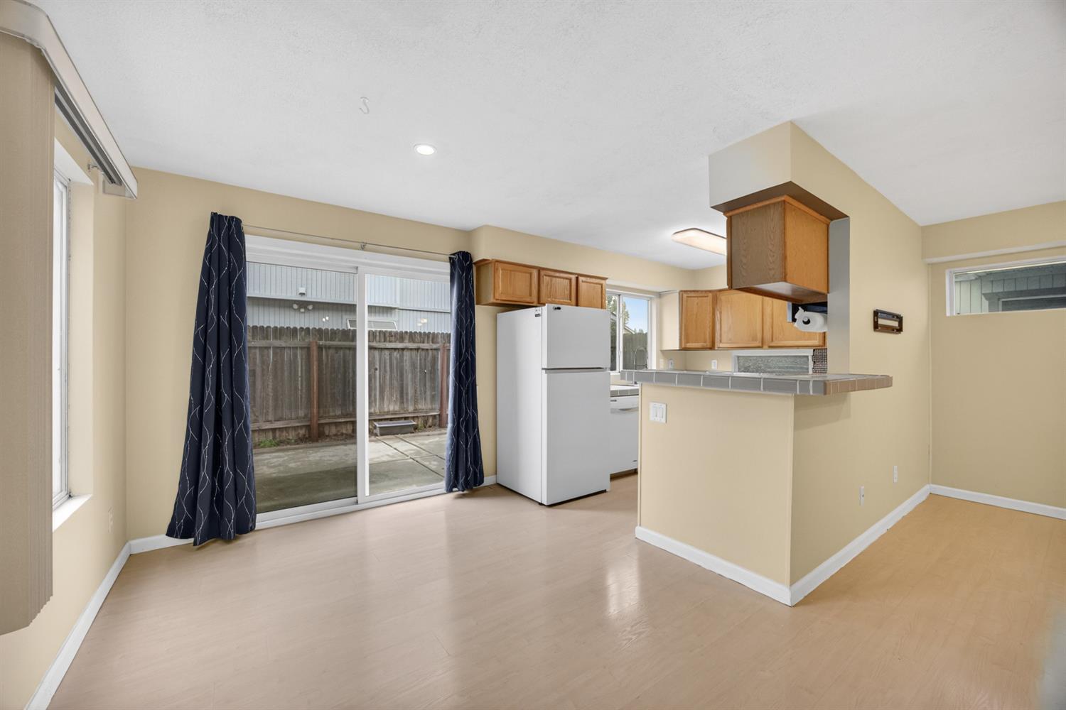525 Samuel Way Sacramento, CA 95838 - Photo 7 of 56