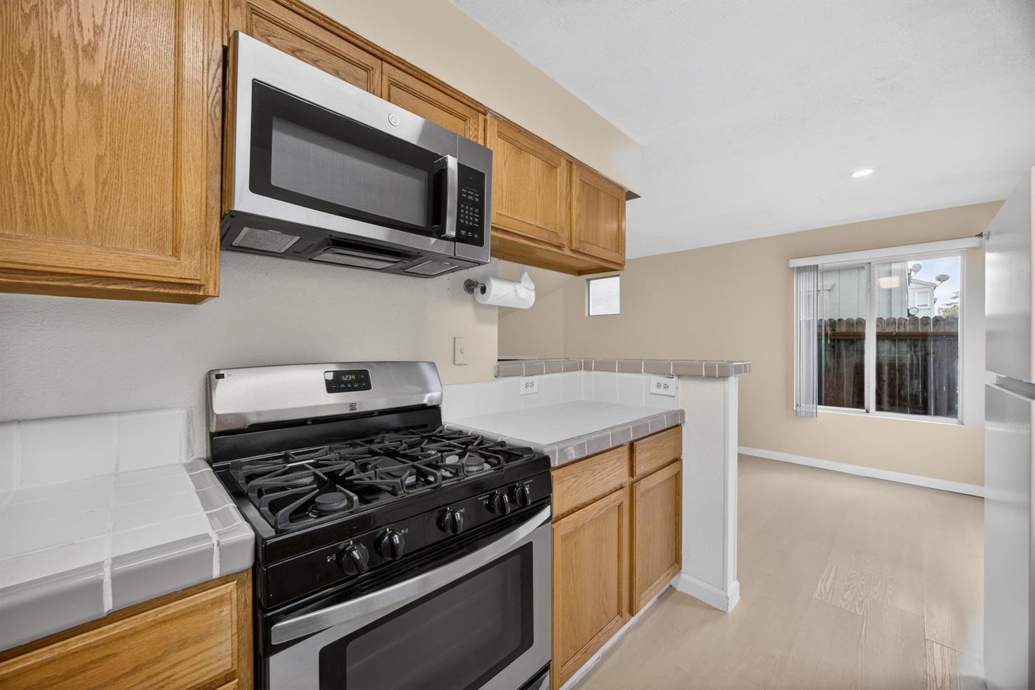 525 Samuel Way Sacramento, CA 95838 - Photo 10 of 56
