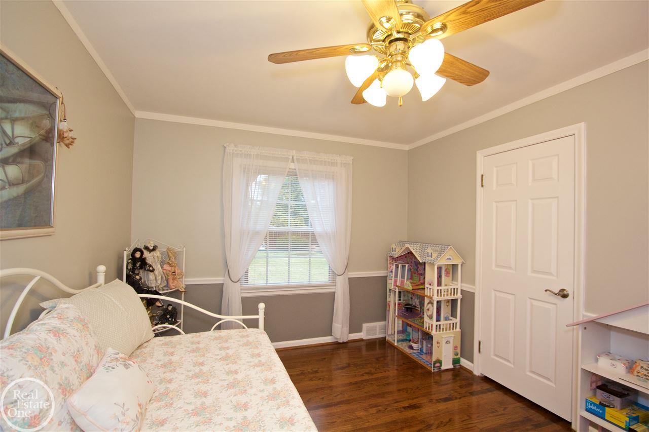 974 North Renaud Road Grosse Pointe, MI 48236 - Photo 30 of 50 31340709-29.JPG