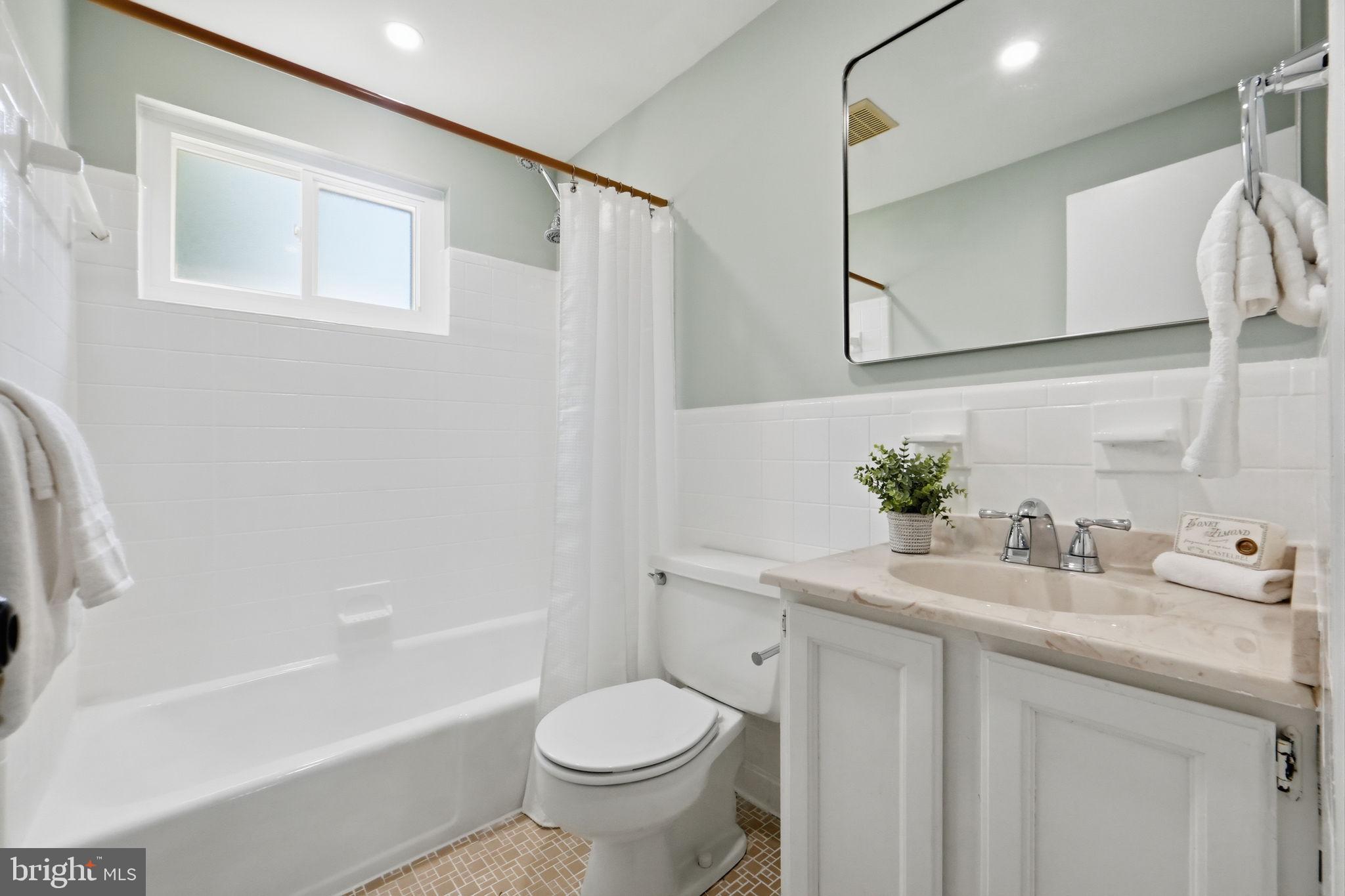 8008 Inspection House Road Potomac, MD 20854 - Photo 30 of 43 Modern bathroom with serene vibes.