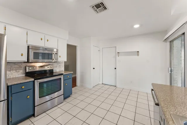 $425,000 | 9424 Shady Oaks Drive, Austin, TX 78729