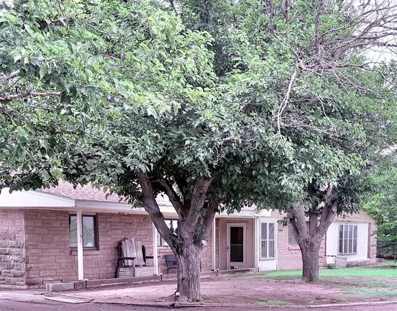 $374,500 | 1809 Crowell Highway, Quanah, TX 79252