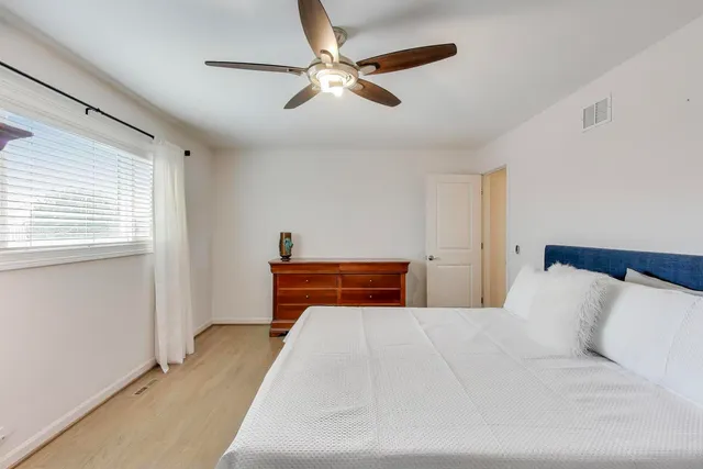 $275,000 | 587 Shorely Drive, Barrington, IL 60010