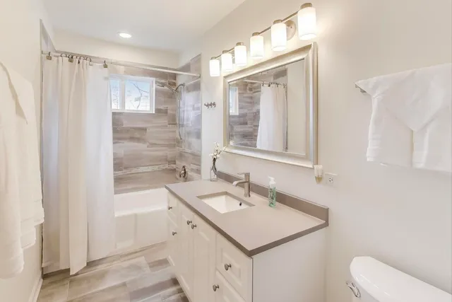 $275,000 | 587 Shorely Drive, Barrington, IL 60010