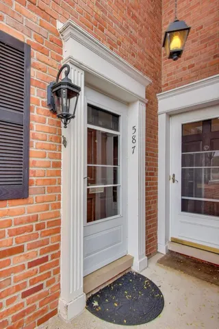 $275,000 | 587 Shorely Drive, Barrington, IL 60010