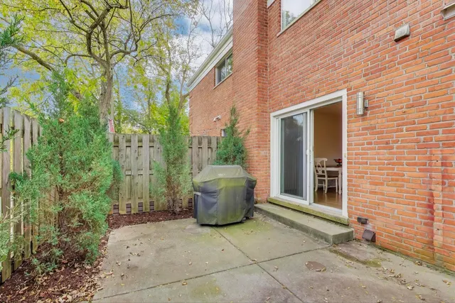 $275,000 | 587 Shorely Drive, Barrington, IL 60010