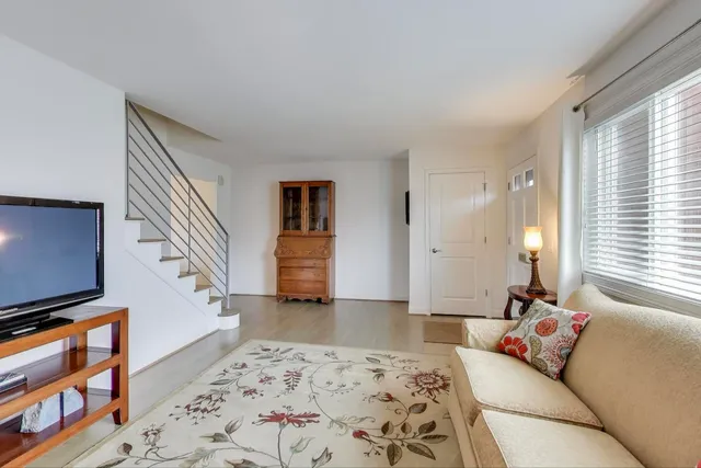 $275,000 | 587 Shorely Drive, Barrington, IL 60010