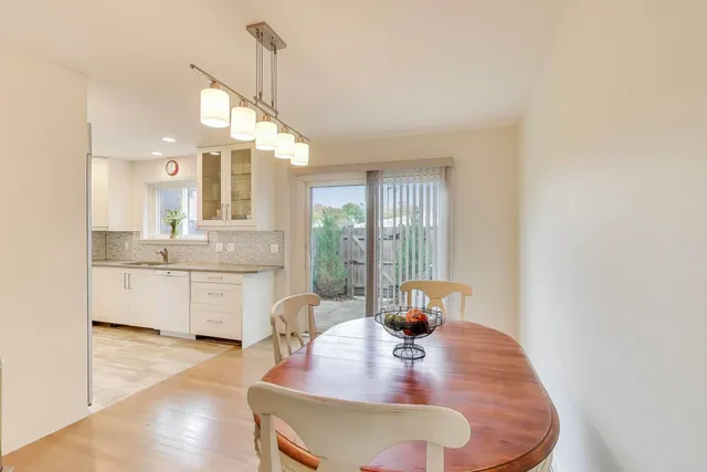 $275,000 | 587 Shorely Drive, Barrington, IL 60010