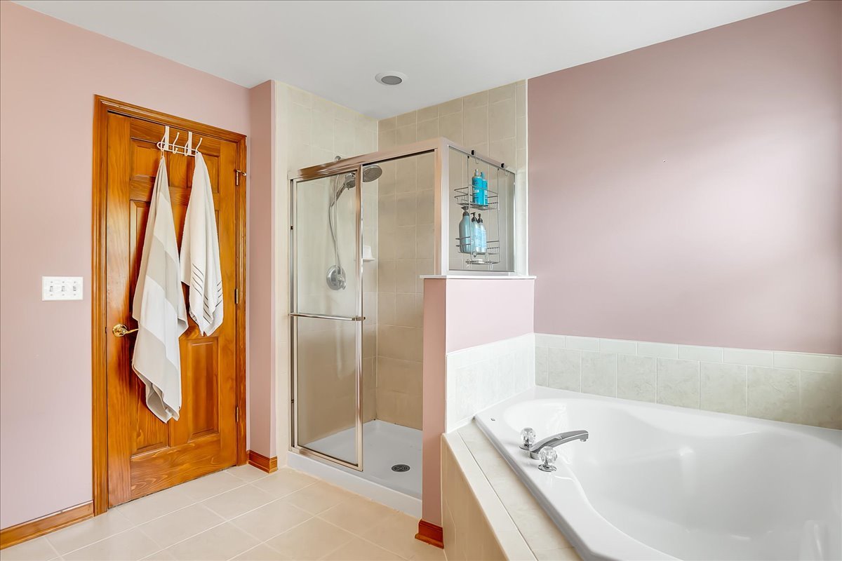 255 Hampton Road Sugar Grove, IL 60554 - Photo 13 of 28 a bathroom with a tub shower and sink