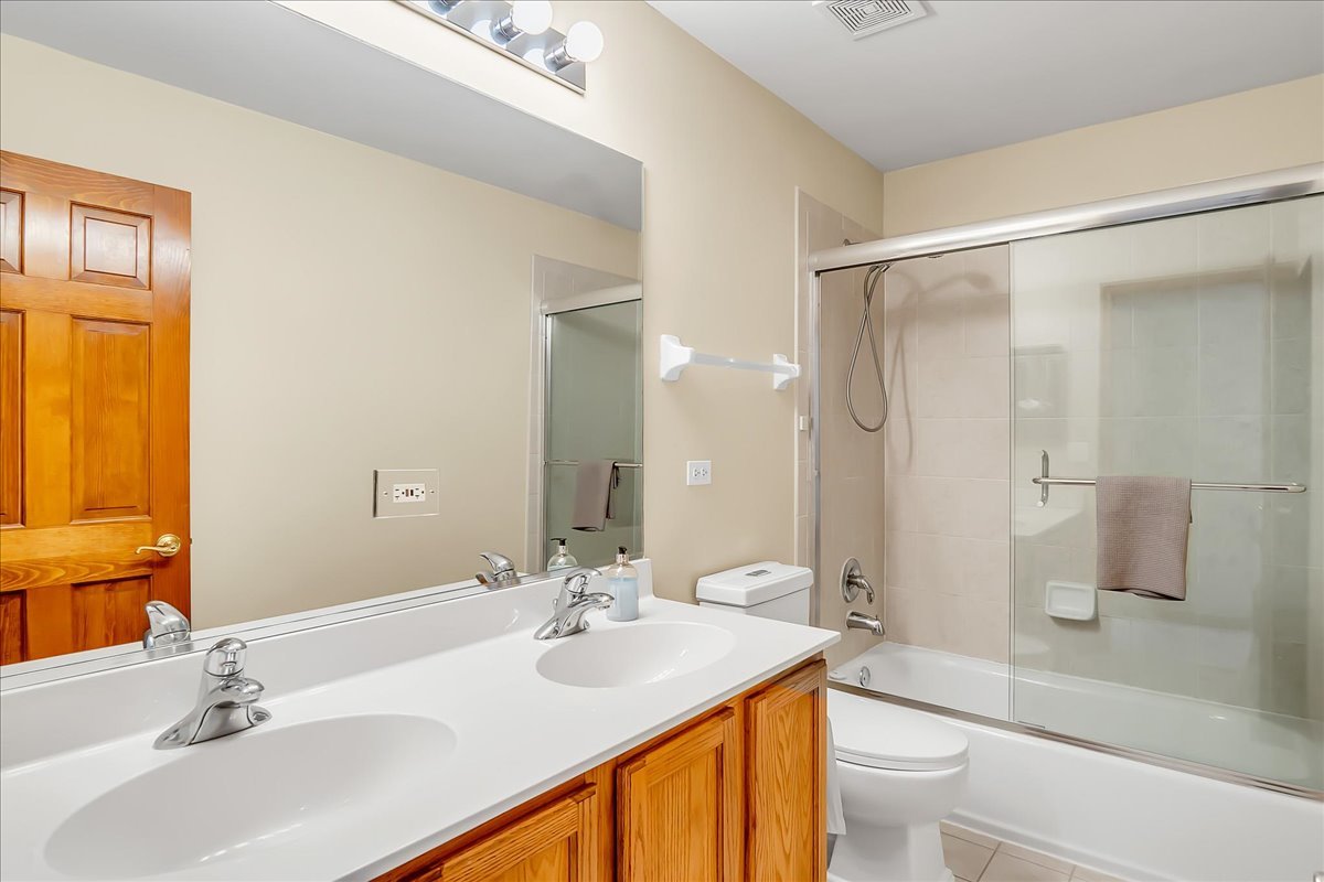 255 Hampton Road Sugar Grove, IL 60554 - Photo 19 of 28 a bathroom with a sink toilet and shower