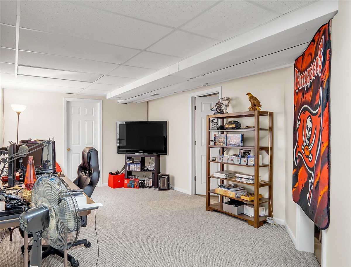 255 Hampton Road Sugar Grove, IL 60554 - Photo 23 of 28 a view of a room with gym equipment