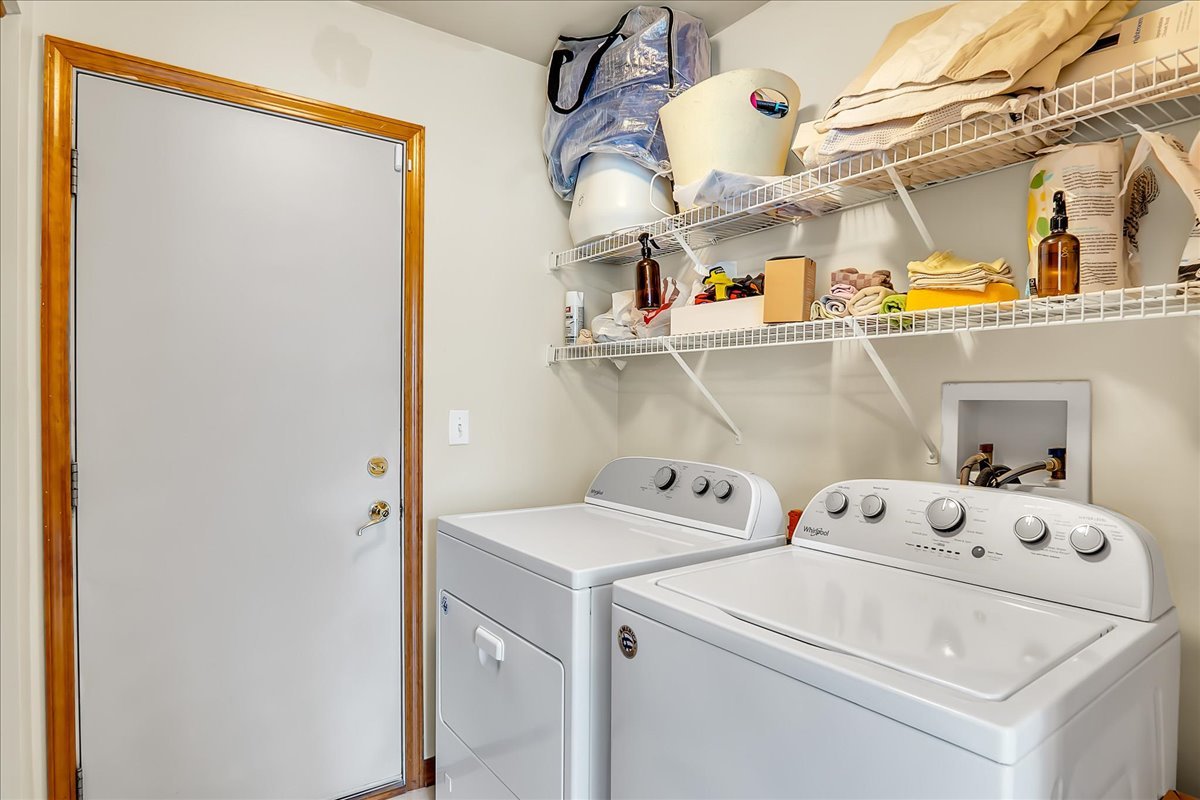255 Hampton Road Sugar Grove, IL 60554 - Photo 24 of 28 a utility room with dryer and washer