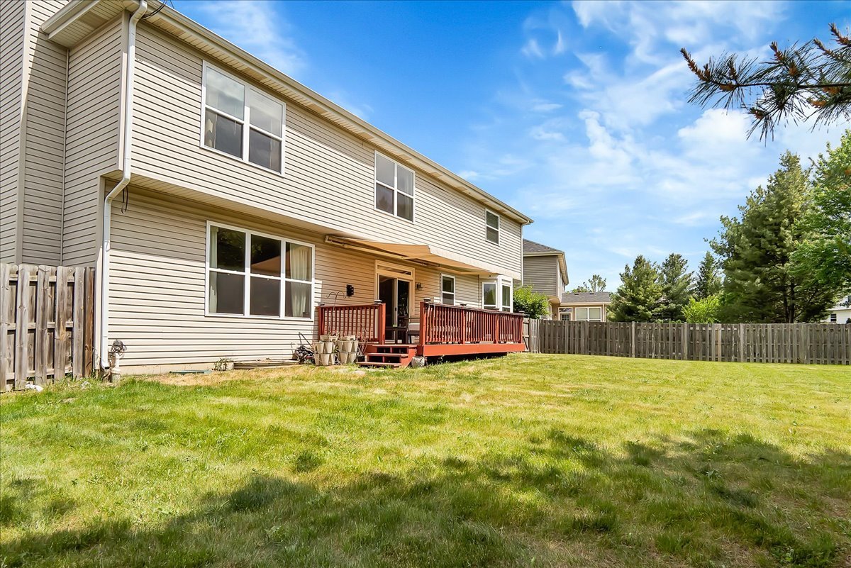 255 Hampton Road Sugar Grove, IL 60554 - Photo 27 of 28 a view of a house with a yard and sitting area