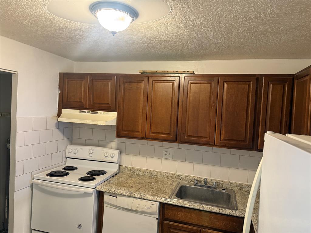 7960 North Colony Circle Tamarac, FL 33321 - Photo 9 of 11 a utility room with dryer and washer