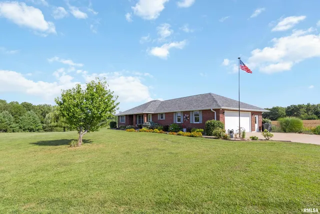 $340,000 | 702 East 3000th Street, Liberty, IL 62347