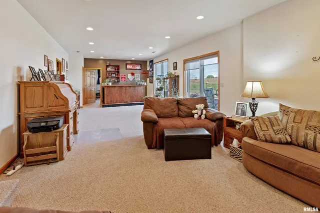 $340,000 | 702 East 3000th Street, Liberty, IL 62347